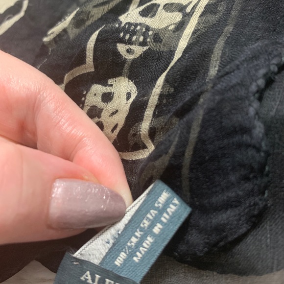Alexander McQueen black chiffon skull print large scarf pre owned Vintage SALE - Picture 11 of 12